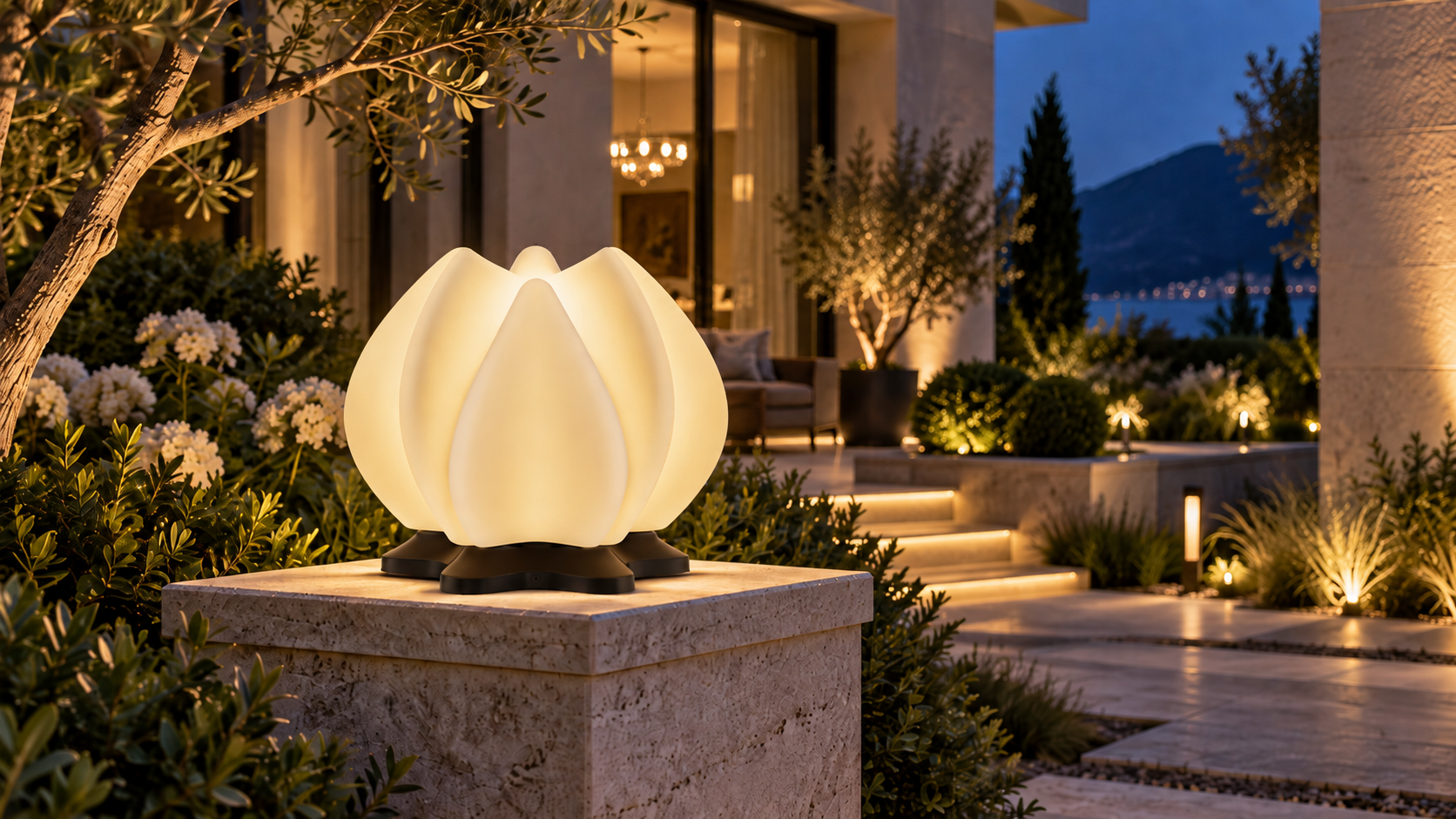 LOTIVA Folded Petal Post Light