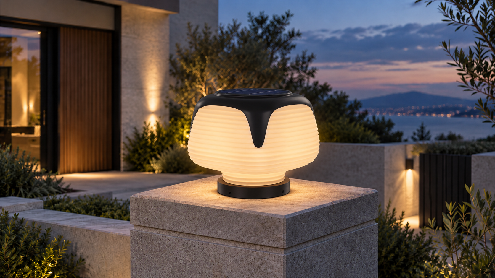 LANTORA Ribbed Post Light