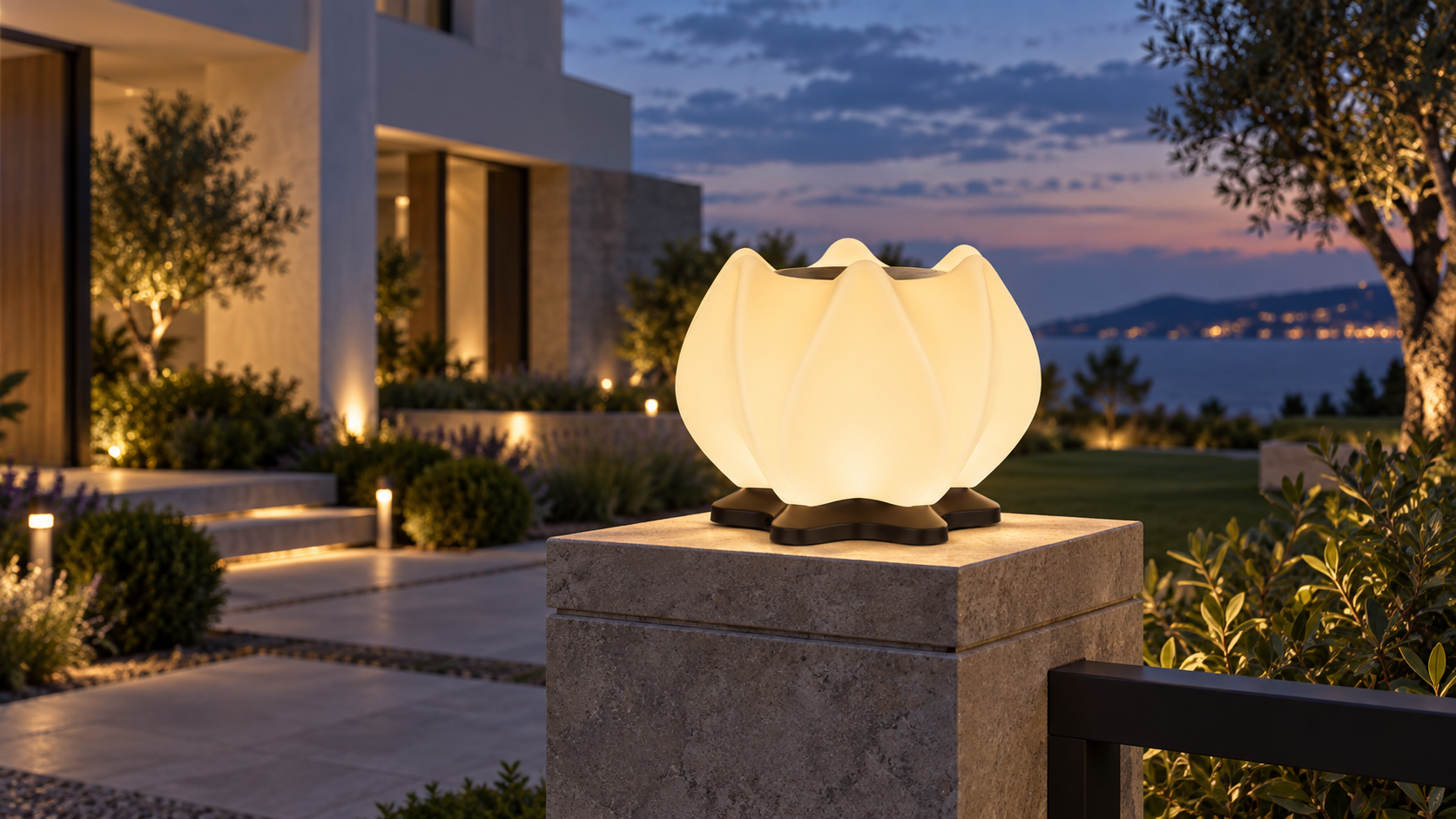 LOTERA Petal Form Post Light